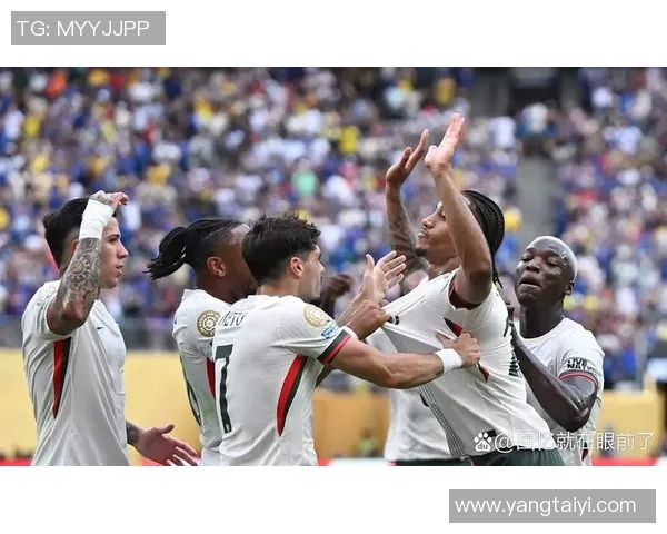 切尔西与西汉姆联激战正酣谁能在英超赛场上笑到最后